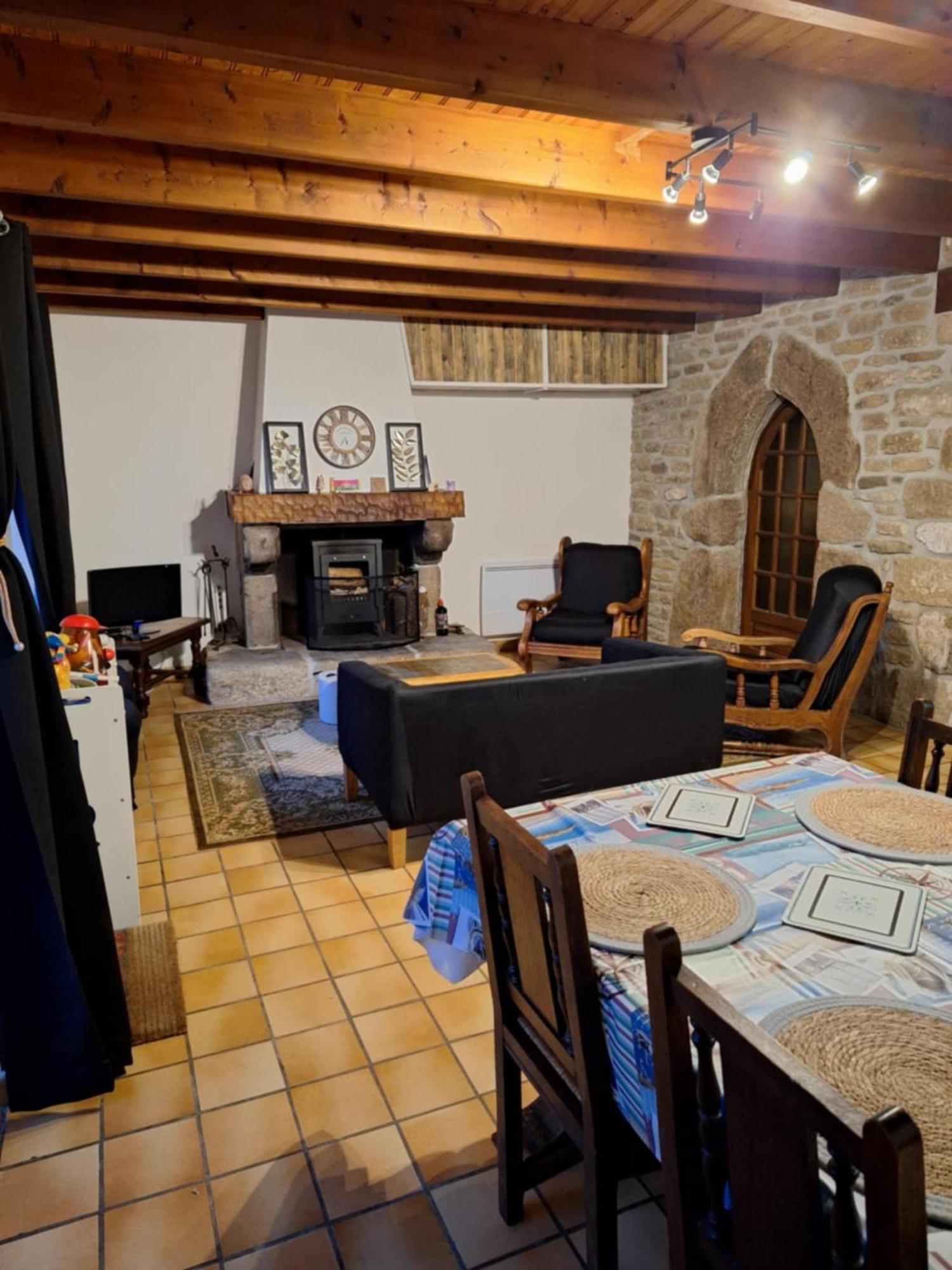 Le Gite Des Korrigans La Feuillee Bagian luar foto
